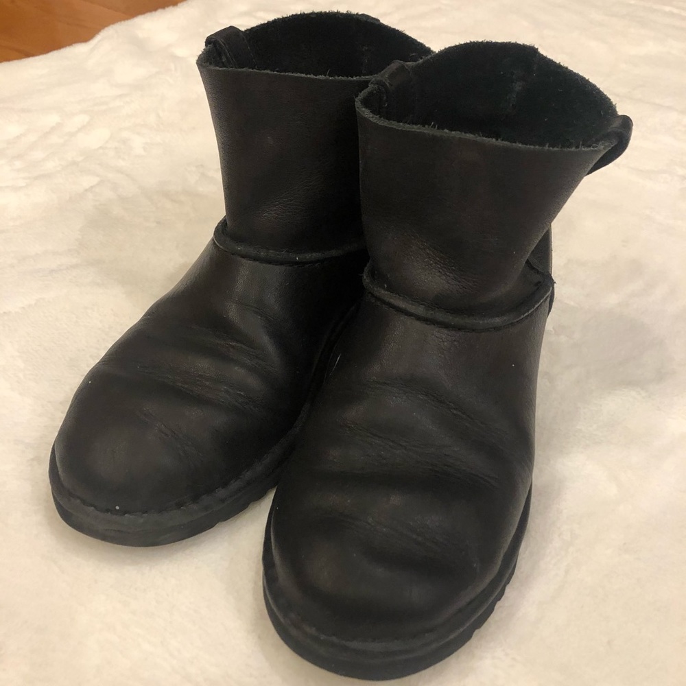 black leather uggs size 6